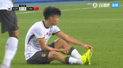 博主：王钰栋来回奔跑进攻湮灭 按说这一侧边后卫要上防守更强的