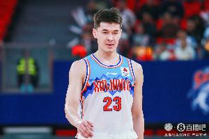 助队顶住!阿不都沙拉木半场5中2&6罚5中拿到9分5篮板